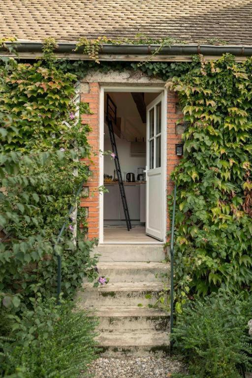 Le Parc Du Magnolia Bed & Breakfast Montbeliard Exterior photo